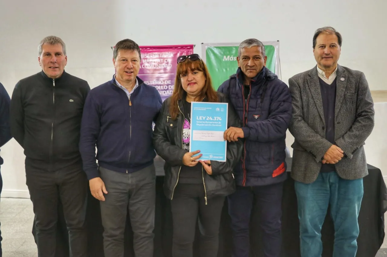 Bevilacqua entregó escrituras 3