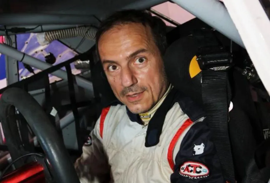 Abella corre carreras mientras gobierna