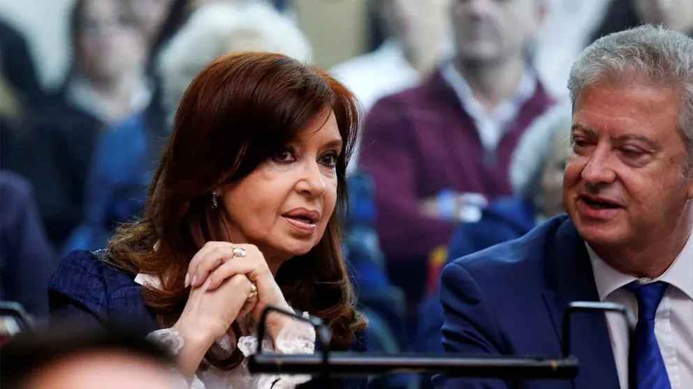Cristina Fernández de Kirchner junto a su abogado Carlos Beraldi