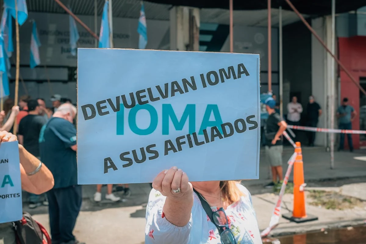 La pulseada con prestadores revela la grieta sanitaria: IOMA paga, pero la crisis estructural sigue abierta