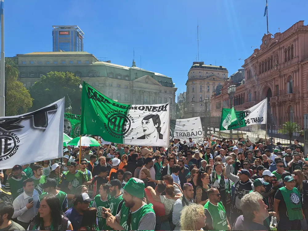 ATE realizó un paro en todo el país y marchó al ministerio de Economía
