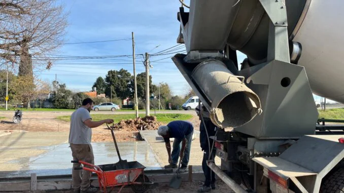 Avanzan las obras de reconstrucción de veredas en la Escuela Primaria N°21