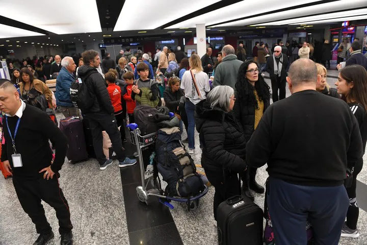 El paro de pilotos afecta a miles de personas.