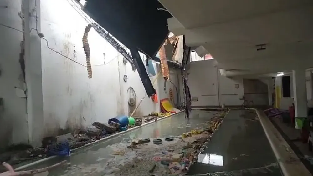 Derrumbe en Caballito: Techo de natatorio se desploma y hay heridos