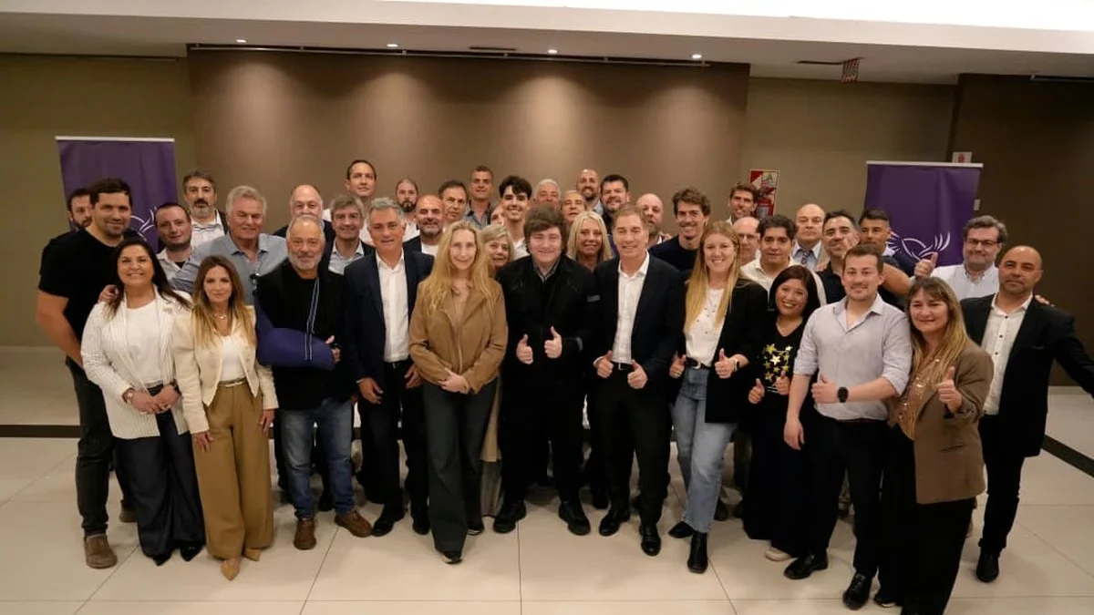 Diego Santilli y Sebastián Pareja junto a los hermanos Milei en la Sexta Sección Electoral.