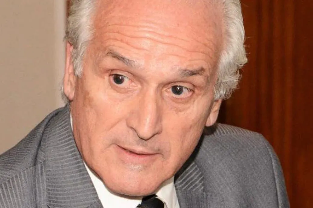 Carlos Cruz fue designado presidente de la Unidad de Información Financiera