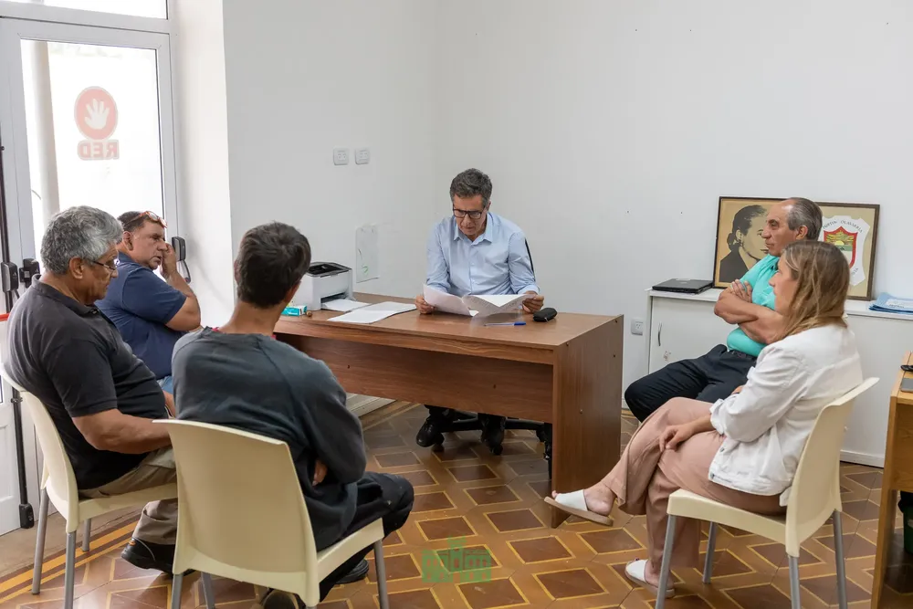 Martínez firma un convenio para optimizar la red de agua en Fortín Olavarría 2