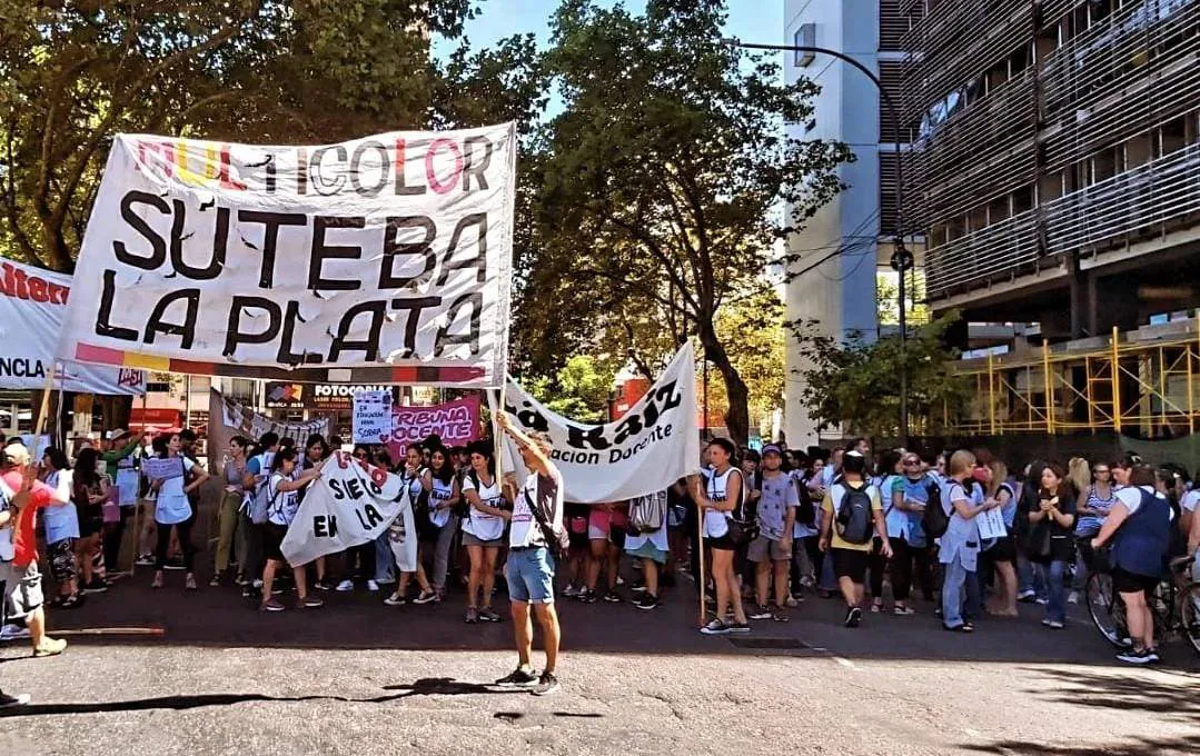 Paritaria: SUTEBA Multicolor rechaza el aumento, denuncia despidos y apunta al paro