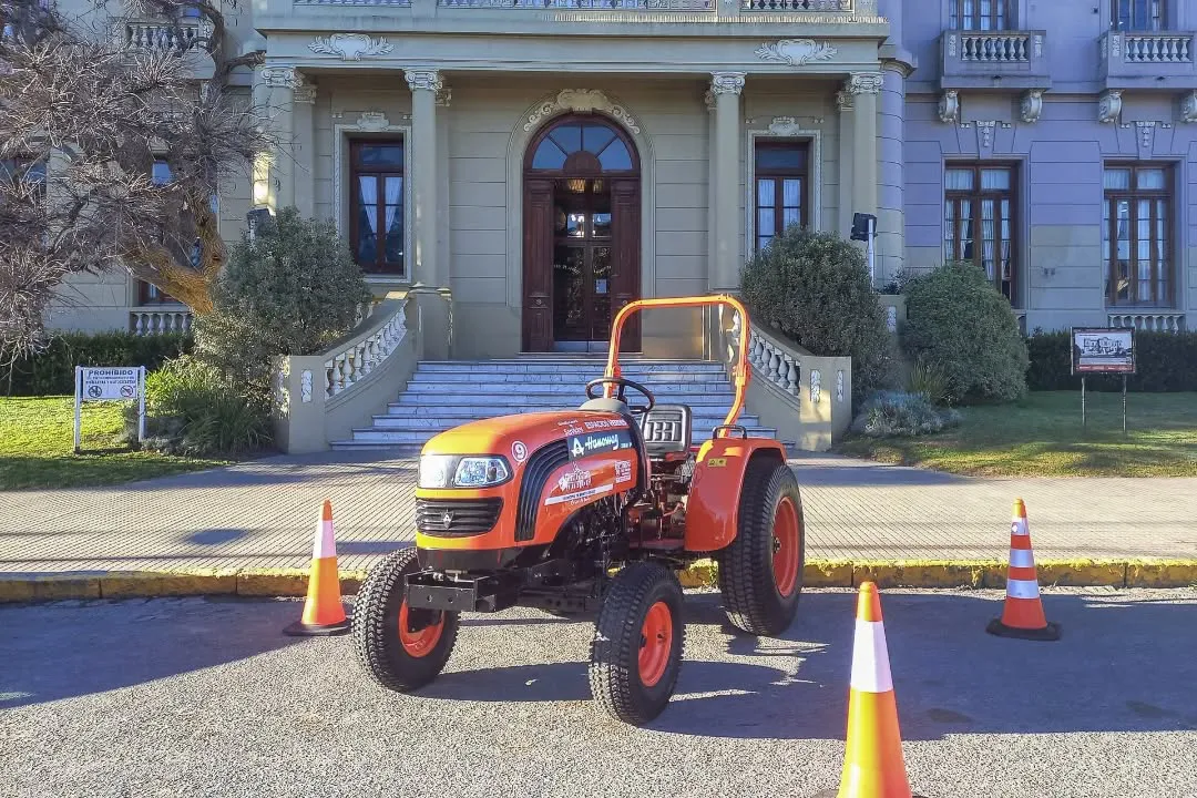 Nuevo tractor Benito Juárez