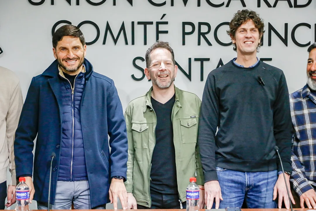 Lousteau junto a Pullaro en Santa Fe.