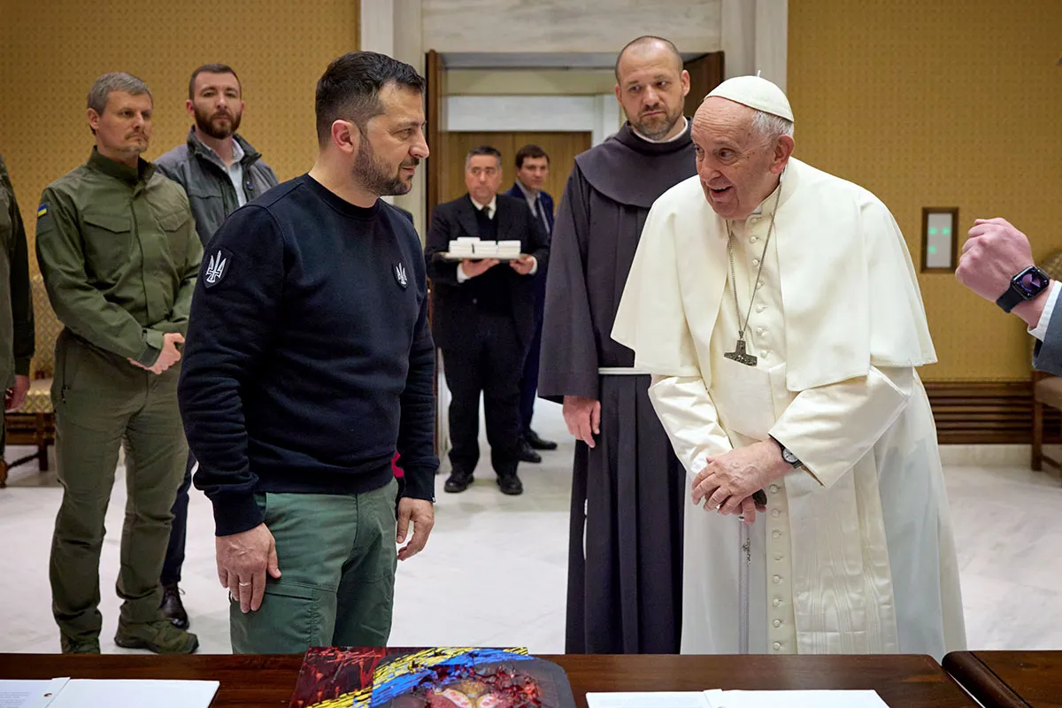 Papa Francisco y Zelenski El papa Francisco se refirió a la guerra entre Rusia y Ucrania en una reciente entrevista