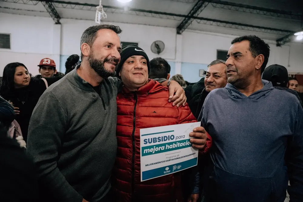 Sujarchuk entregó más de 250 subsidios a familias escobarenses.