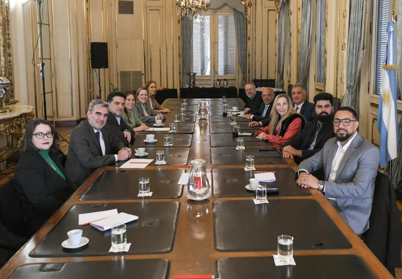Karina Milei recibió a los senadores bonaerenses de LLA en el marco de una jornada de encuentros con ambos bloques.