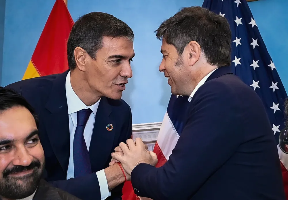 Axel Kicillof junto a Pedro Sánchez