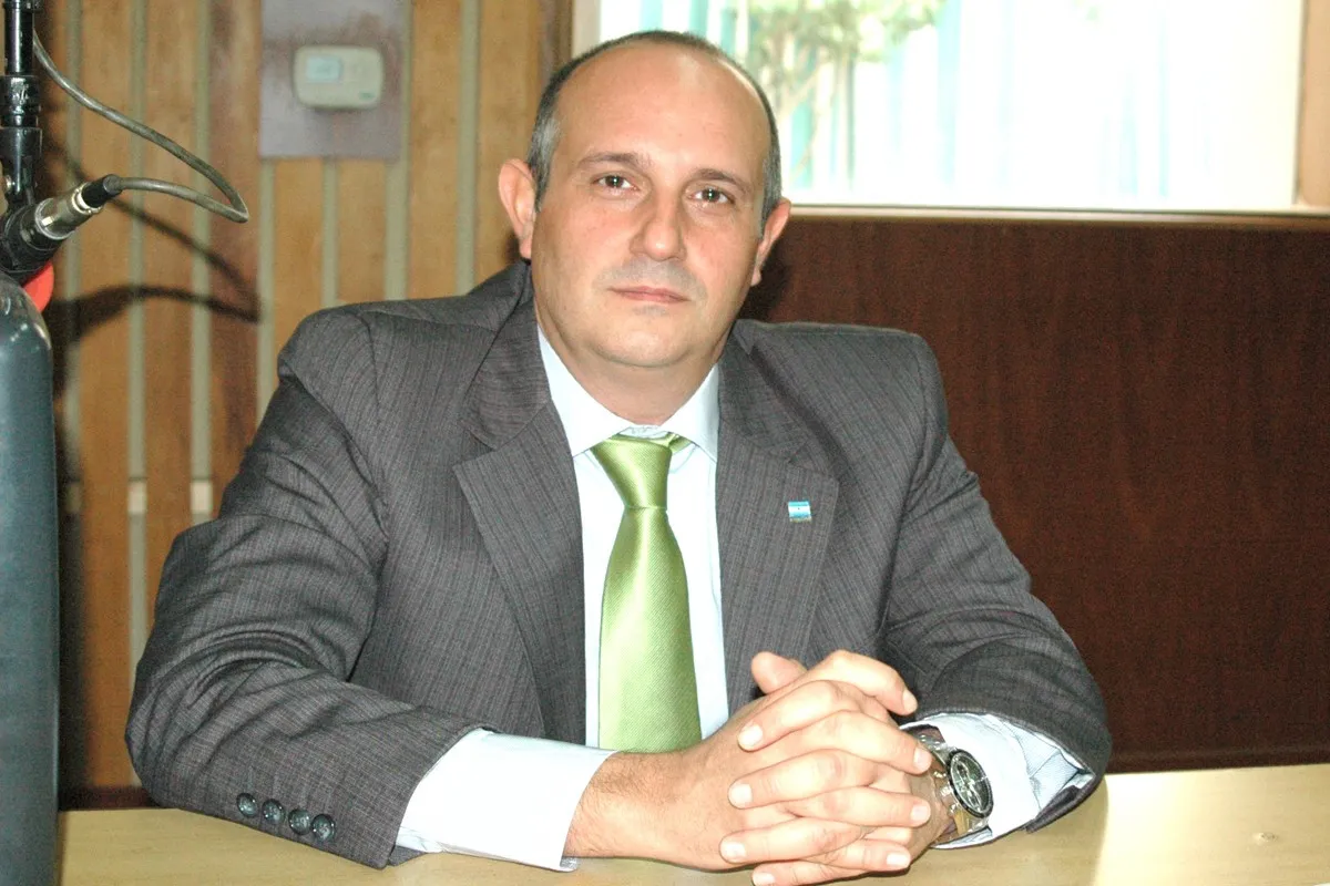 El Gobierno nacional aclaro que el barbijo sigue siendo obligatorio en el transporte publico