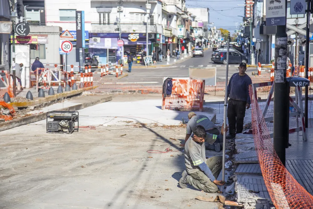 Avanza la repavimentación de una intersección clave en Martínez