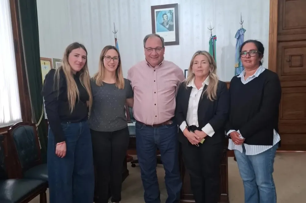 Capra anunció a la coordinadora del Centro de Día mientras estudiantes de Medicina realizan prácticas en General Alvear