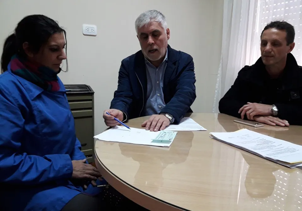 Intendente Santillán entregó subsidios a cooperadoras de escuelas y jardines