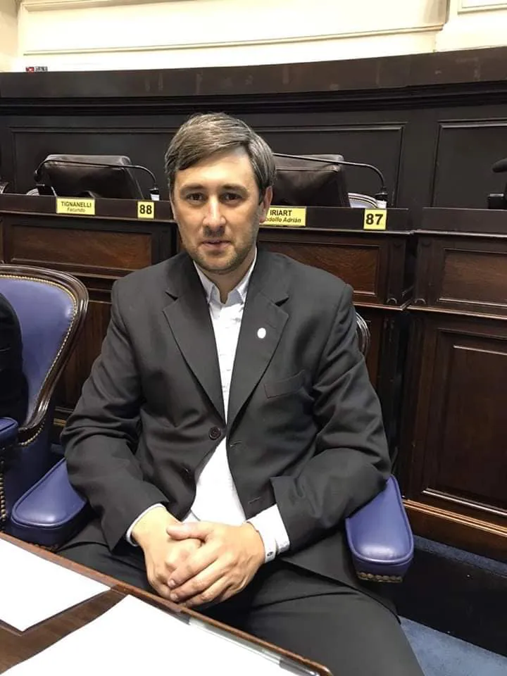 Pugnaloni firmó un convenio con la Dirección de Aeronáutica