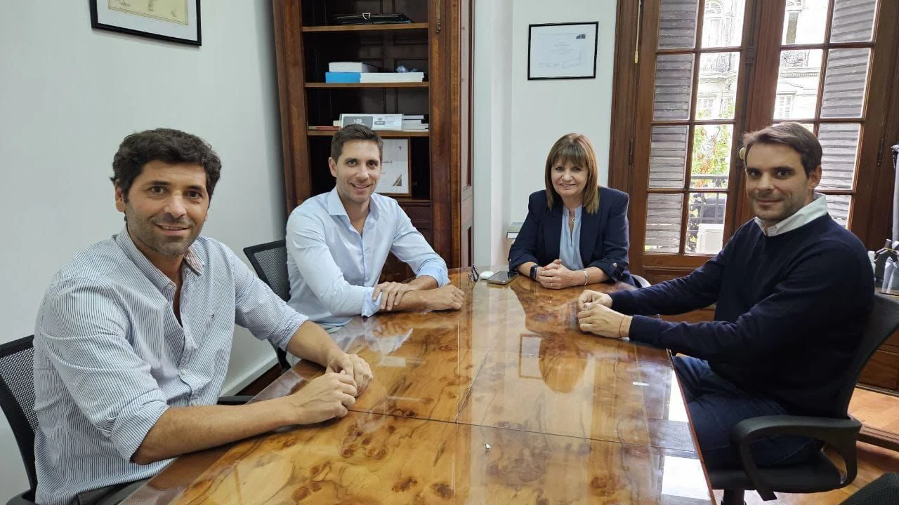Patricia Bullrich y Sebastián García de Luca en San Nicolás.