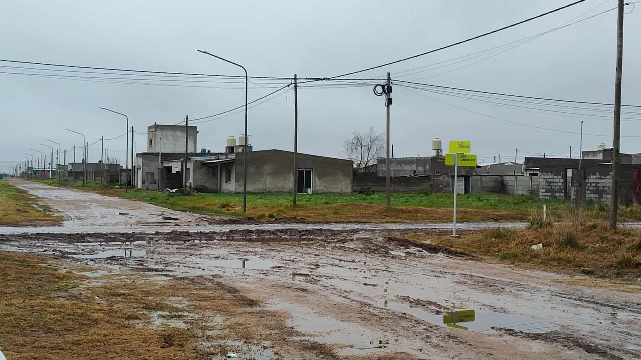 Calles intransitables en barrio El Progreso, de General La Madrid