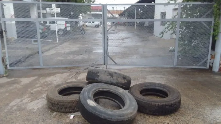 Pintadas contra Ghi en Morón