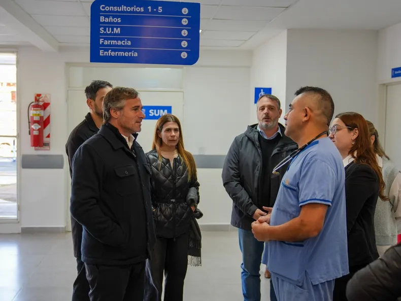 Achával recorrió el Centro de Salud del barrio Toro