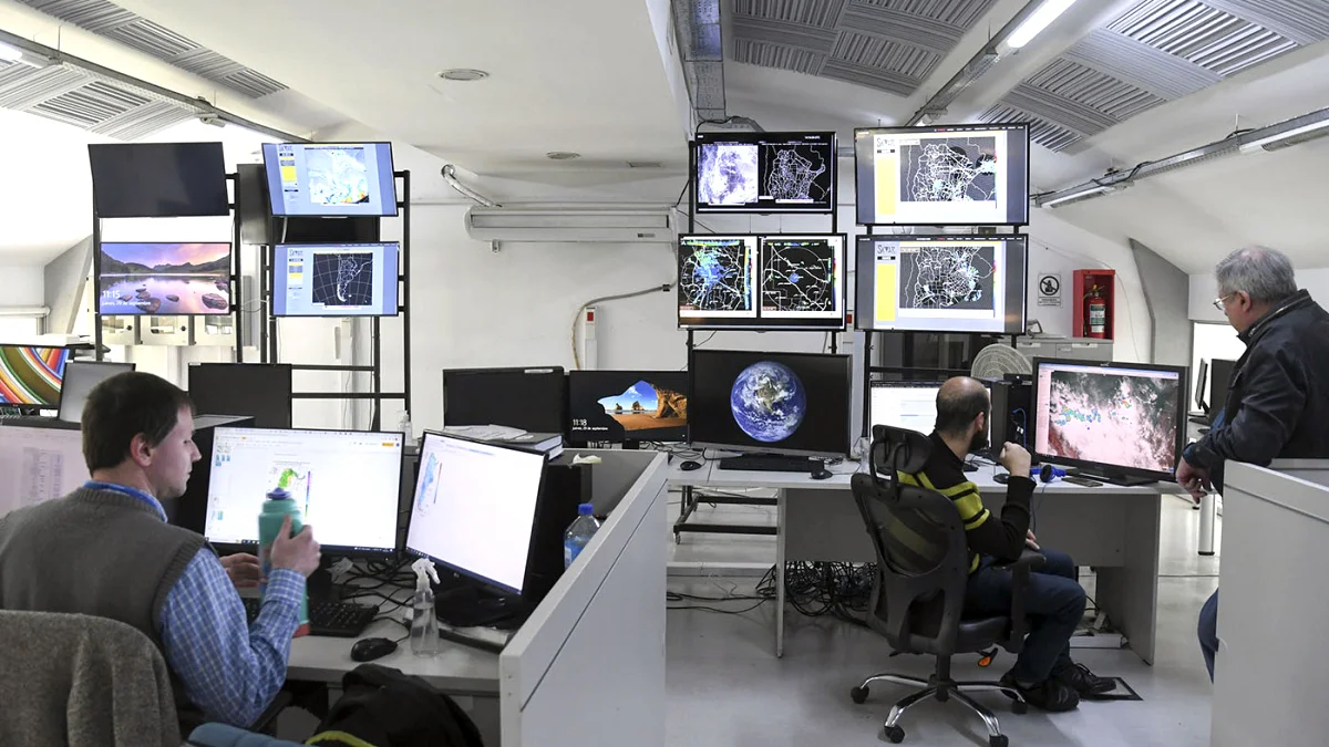El Servicio Meteorológico comienza un apagón por despidos y podría afectar vuelos 1 SMN 2