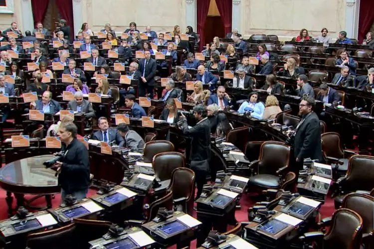 Sesión caída en Diputados qué pasó.