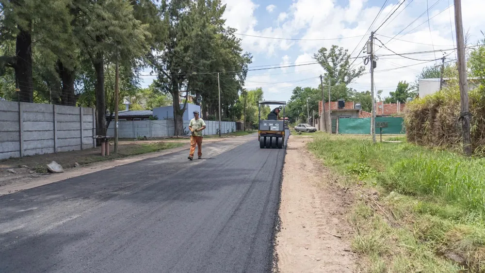 Iniciaron las obras de asfalto en La Reja.