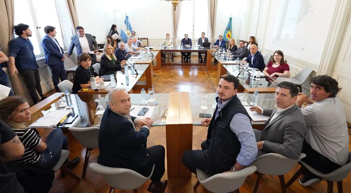 Diputados en Comisión de Presupuesto e Impuestos