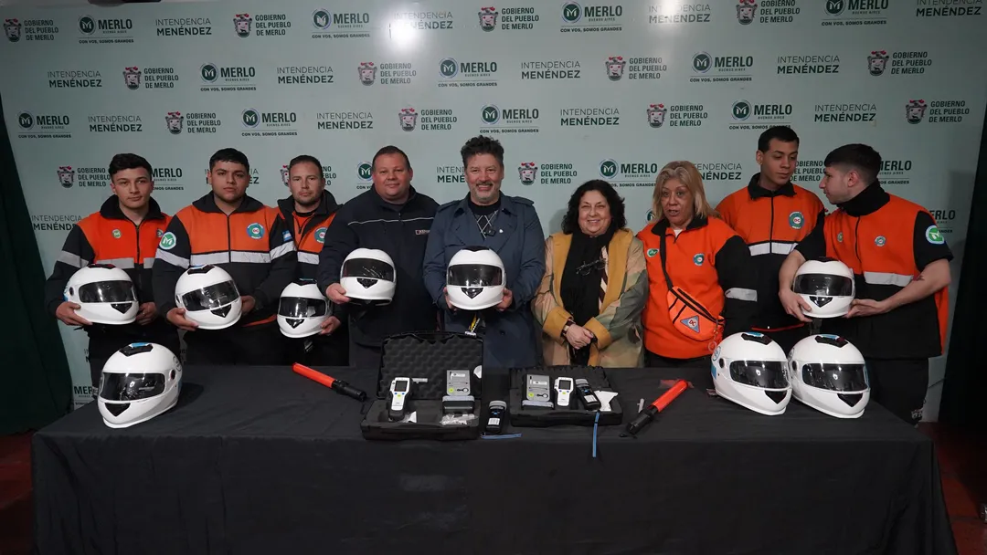 Menéndez encabezó entrega de equipamiento para mejorar la seguridad vial en Merlo
