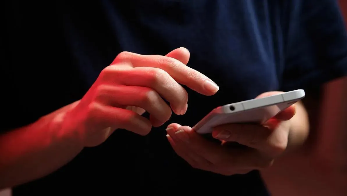 Estafa virtual en redes sociales. Uso de celular