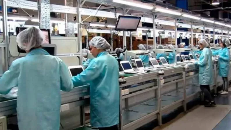 El Gobierno destina $1.800 millones para fortalecer la produccion nacional de computadoras