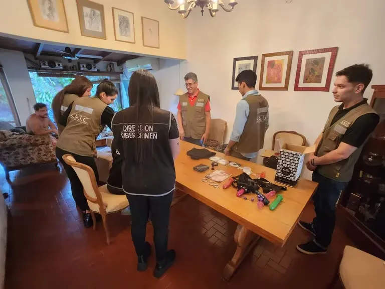 Diputado Kiczka prófugo tras ser acusado de pedofilia