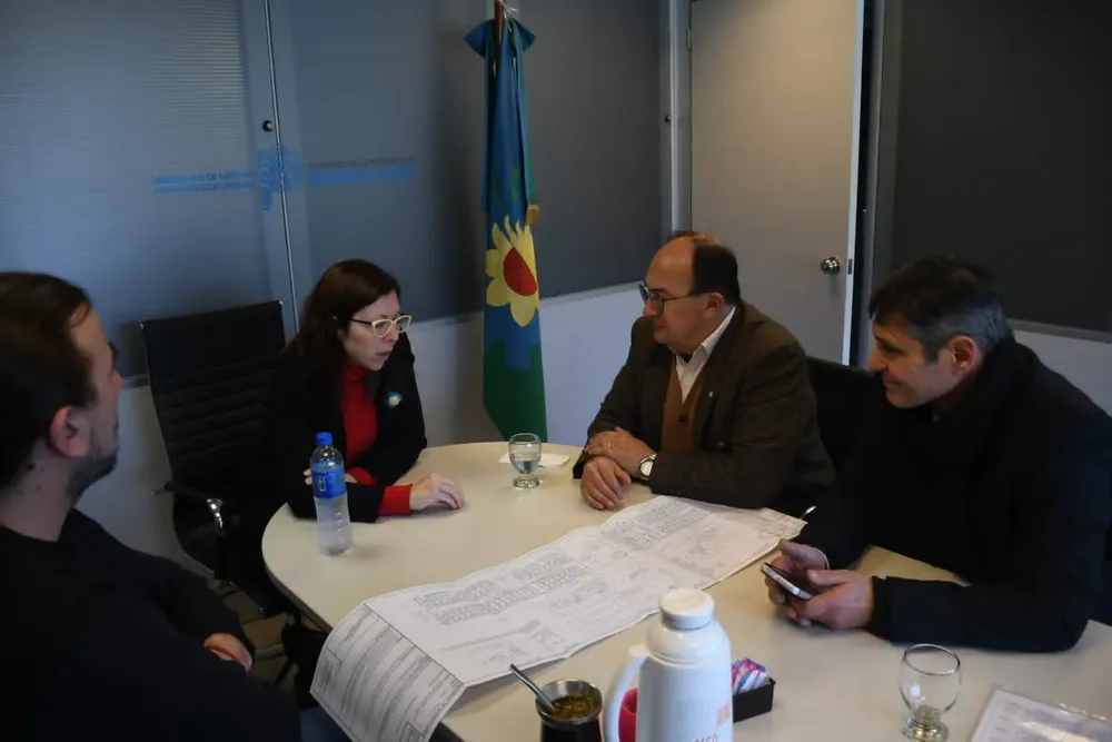 Salomón junto a Batakis 2