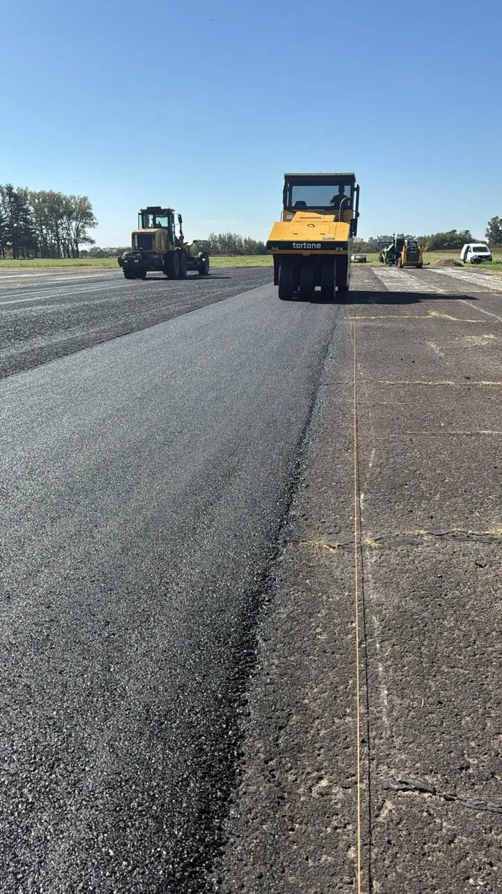 Martínez recorrió la obra de repavimentación del Aeródromo 2
