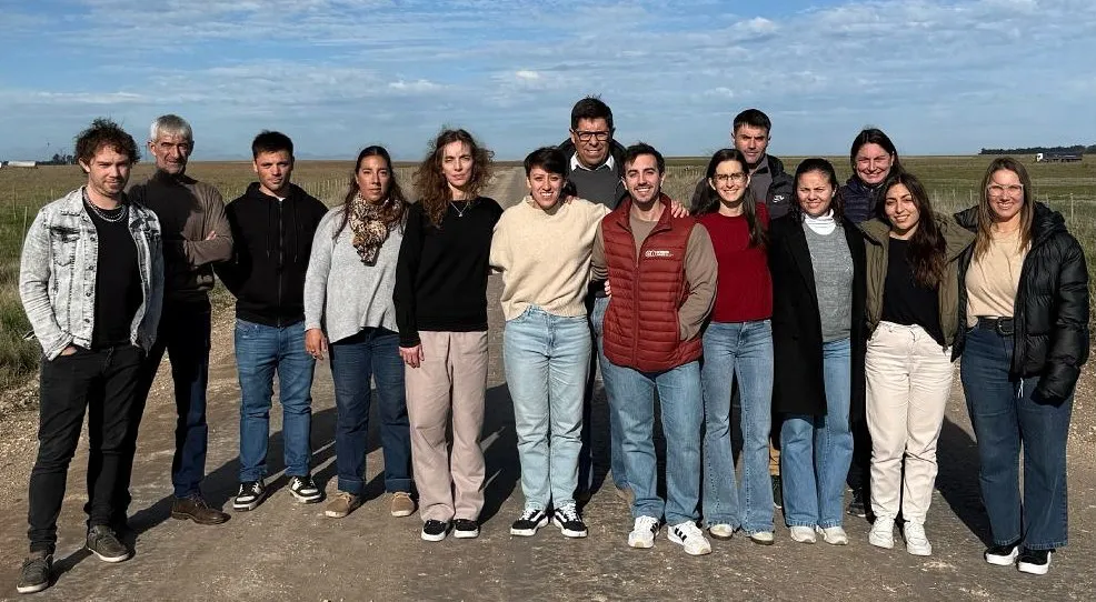 Lucía Gómez junto a los candidatos de Nuevos Aires en Gonzales Chaves
