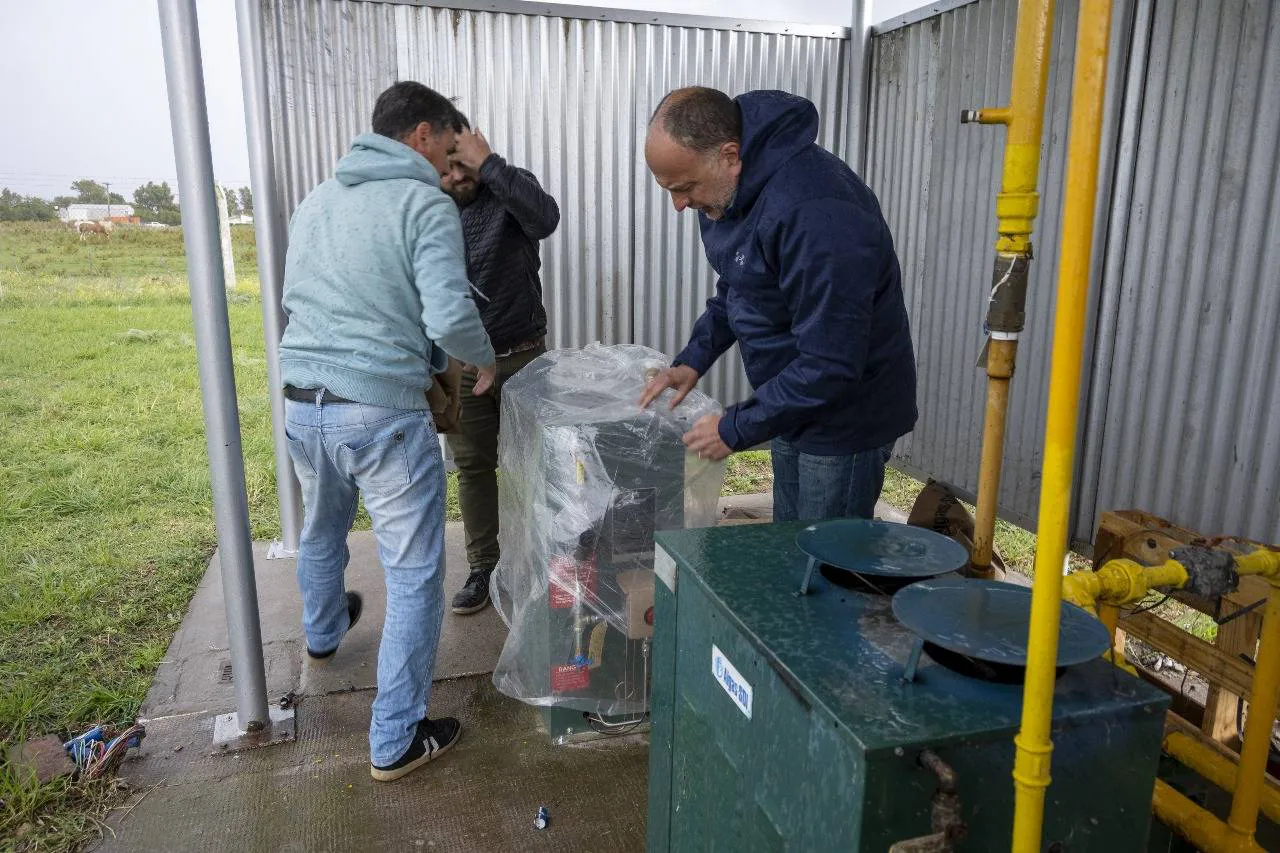 Garate supervisó el avance de la ampliación de plantas de gas para San Francisco de Bellocq, Orense y Claromecó