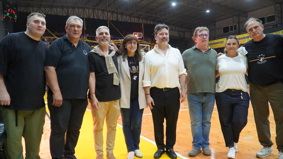 Menéndez participó de la apertura del microestadio del Club CASA 2
