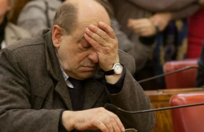 Sigue la polémica por funcionario de Arroyo denunciado por acoso sexual