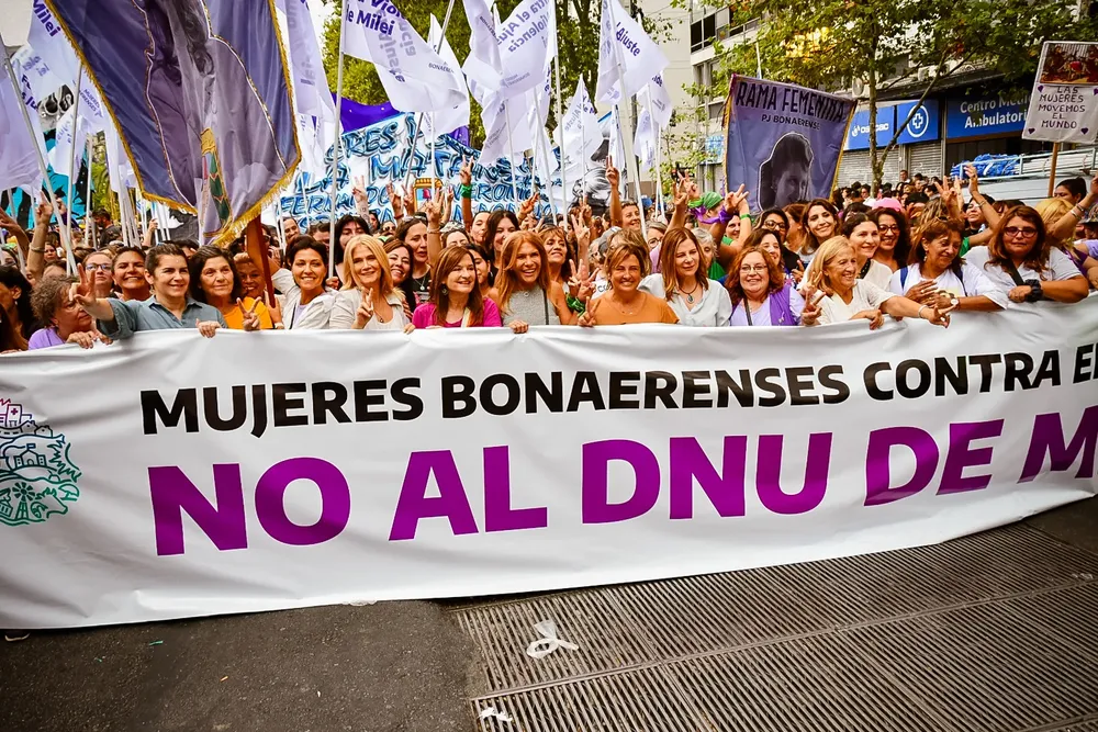 Las mujeres bonaerenses marcharon contra el ajuste de Milei3