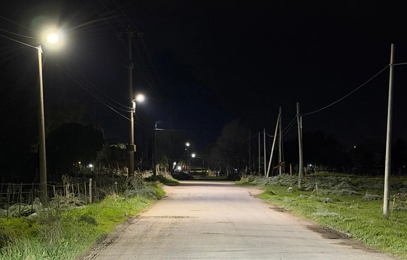 Necochea lleva alumbrado a sectores que no lo tenían y mejora la transitabilidad