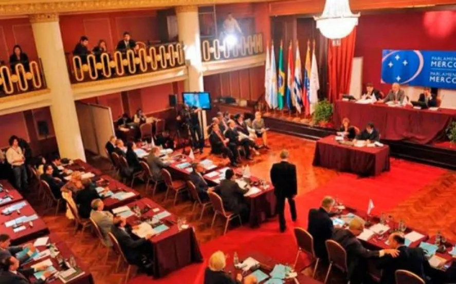 El Parlasur quiere convocar a una mesa de diálogo a Chile por los límites marítimos con Argentina