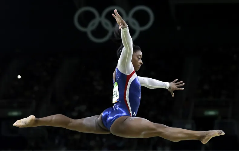 Simone Biles vuelve a volar.