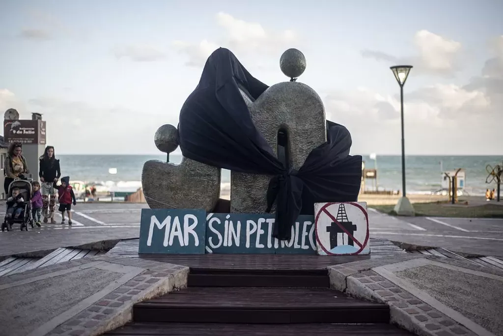 Definiciones de dirigentes nacionales y provinciales sobre la explotación petrolera en la Costa Atlántica