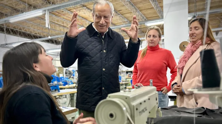 El Intendente Juan de Jesús visitó el Polo Textil y dialogó con estudiantes