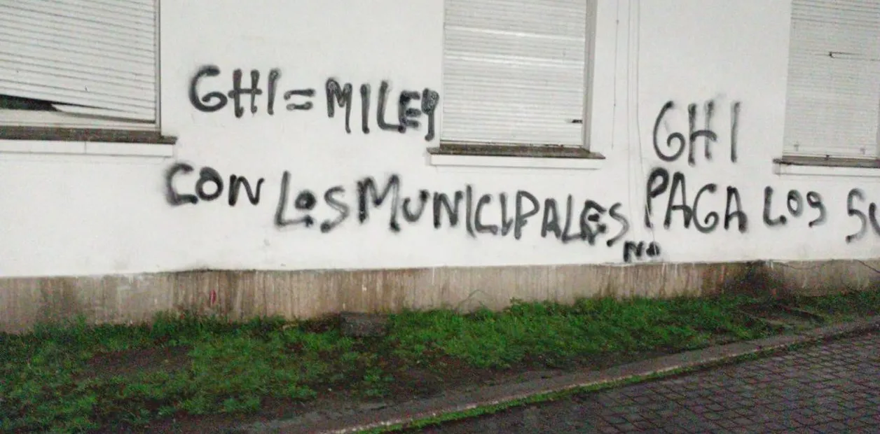 Pintadas contra Ghi en Morón