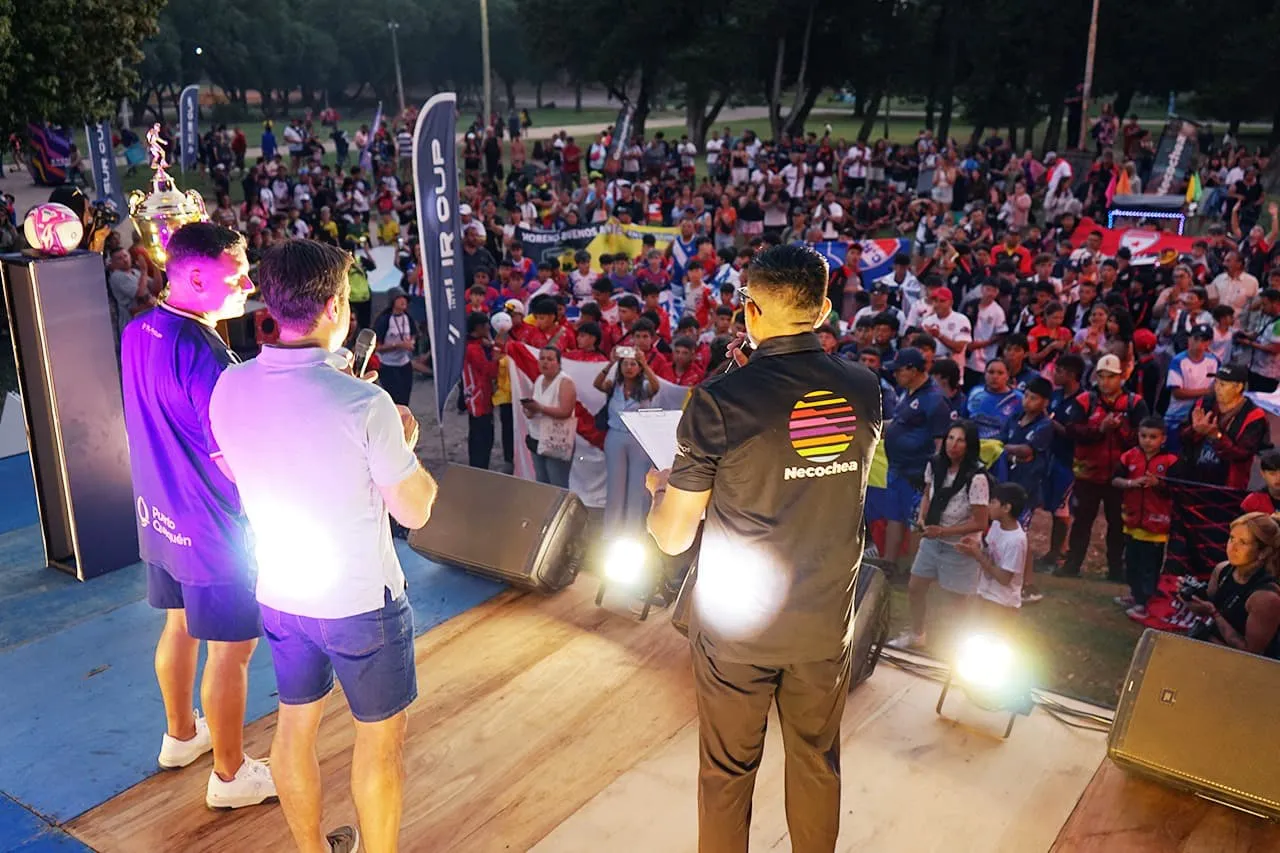 En una multitudinaria inauguración de la Sur Cup Internacional el Intendente resaltó los valores del deporte (1)