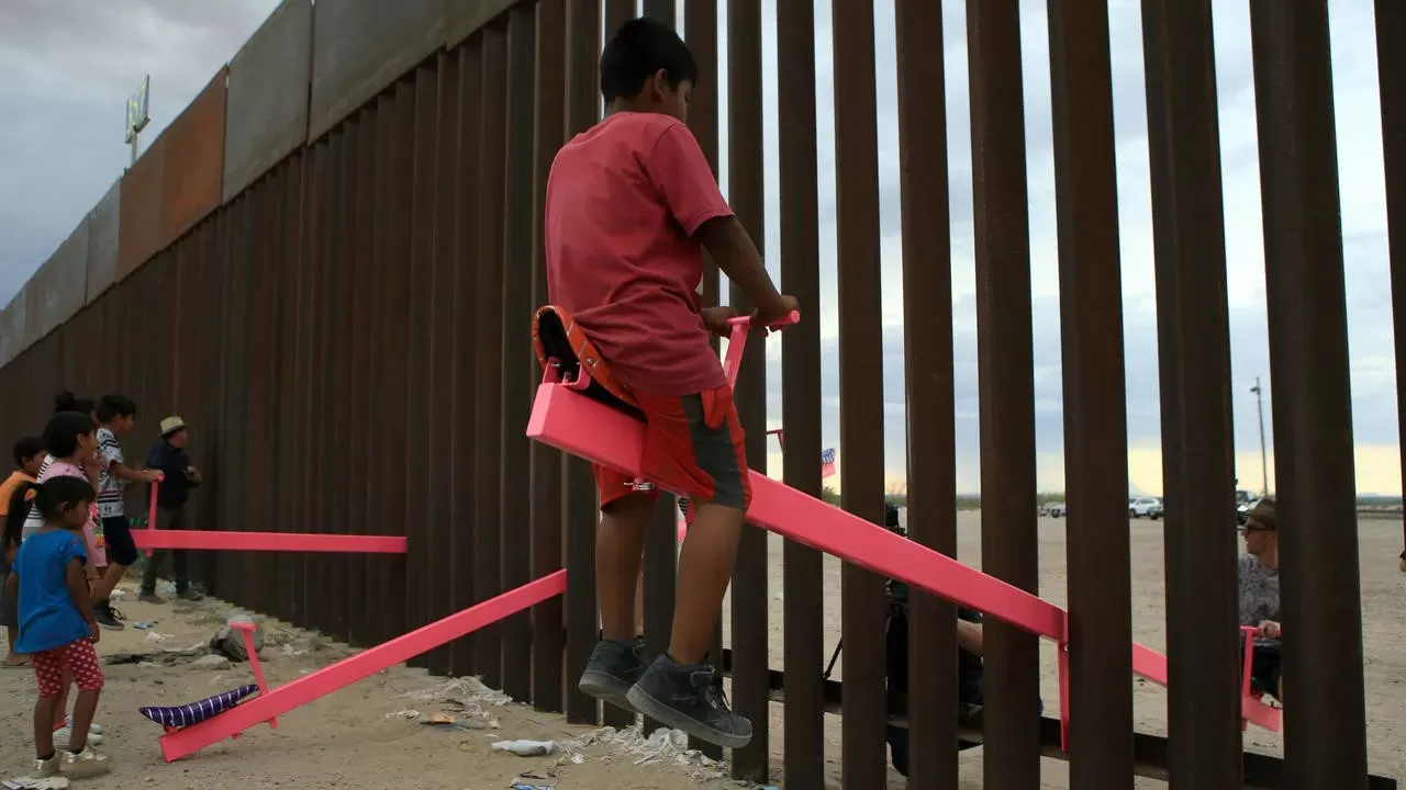 La respuesta de Lopez Obrador al muro de Biden y Trump: Un retroceso